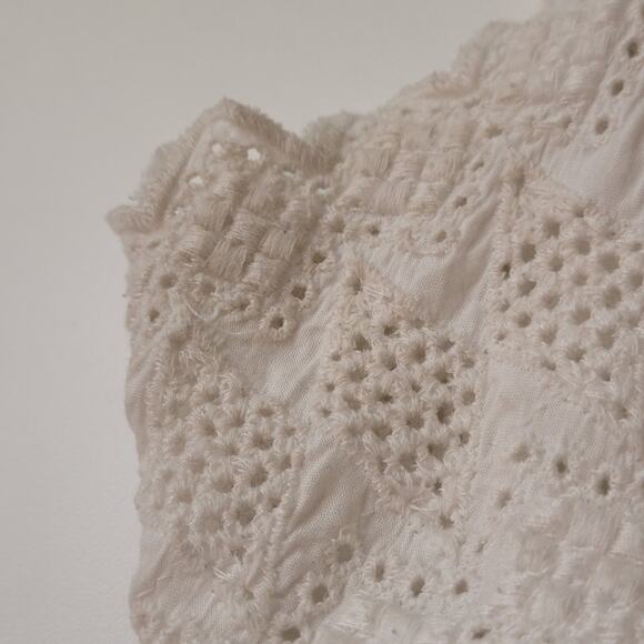 Old Navy Women’s Ivory/White Eyelet Camisole Top Size S Wide Straps Smocked Bust - Picture 7 of 10